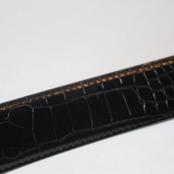 Vince Camuto Croc-Embossed Faux Leather Belt With Gold-Toned Buckle Size Medium - Picture 4 of 4
